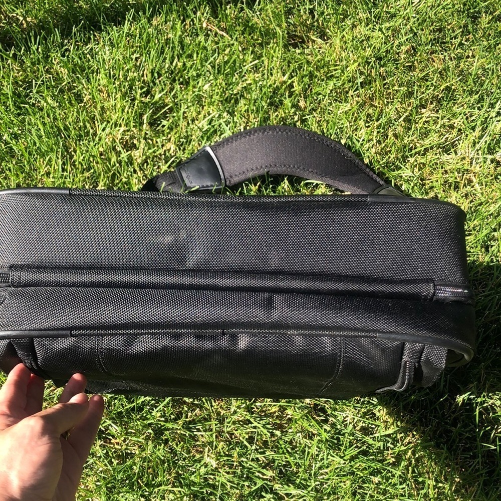Targus Black Laptop Messenger Briefcase Shoulder Bag - Picture 4 of 8